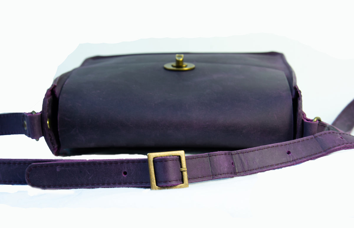 Flora Box crossbody bag in oiled cowhide