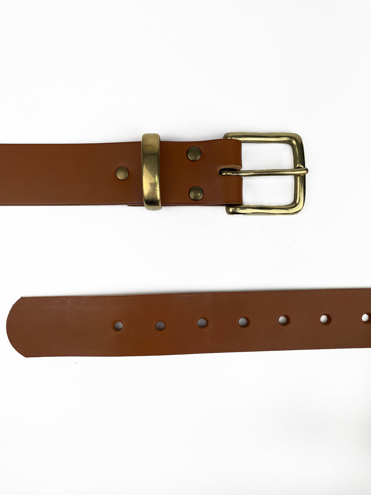 Saddlery hide belt in cognac