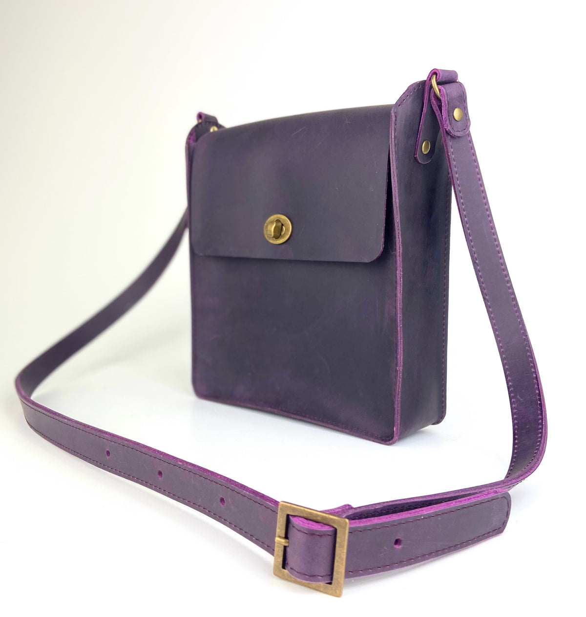 Flora Box crossbody bag in oiled cowhide