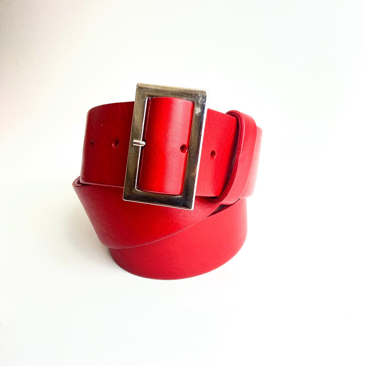 Saddlery hide belt in red.