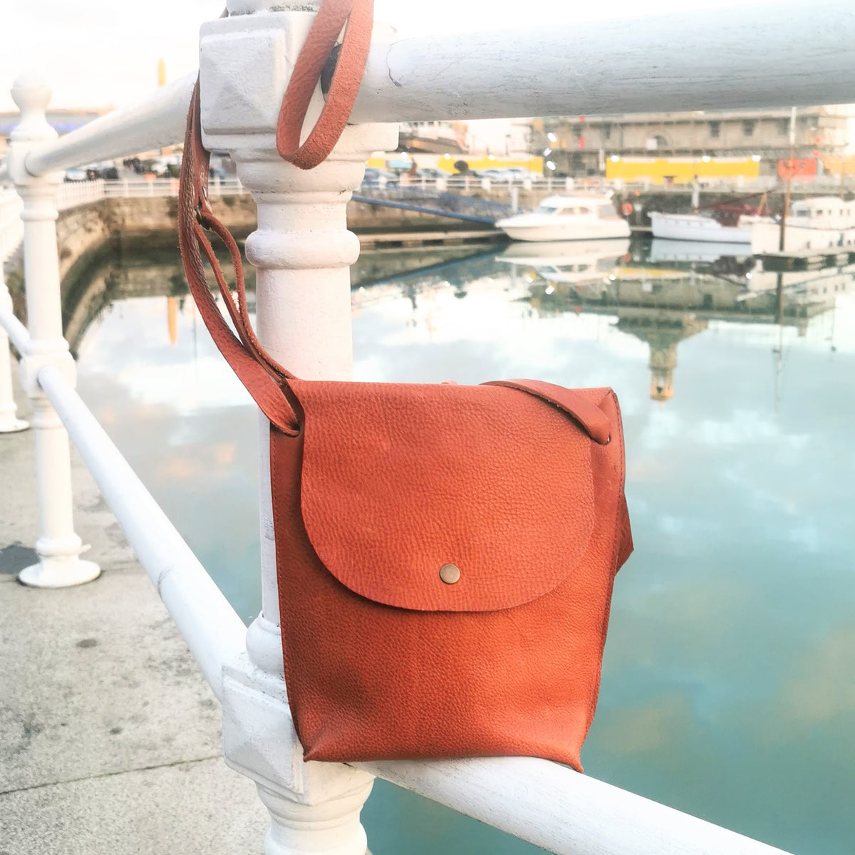 Bobbin Bag in tan vegetable tanned leather