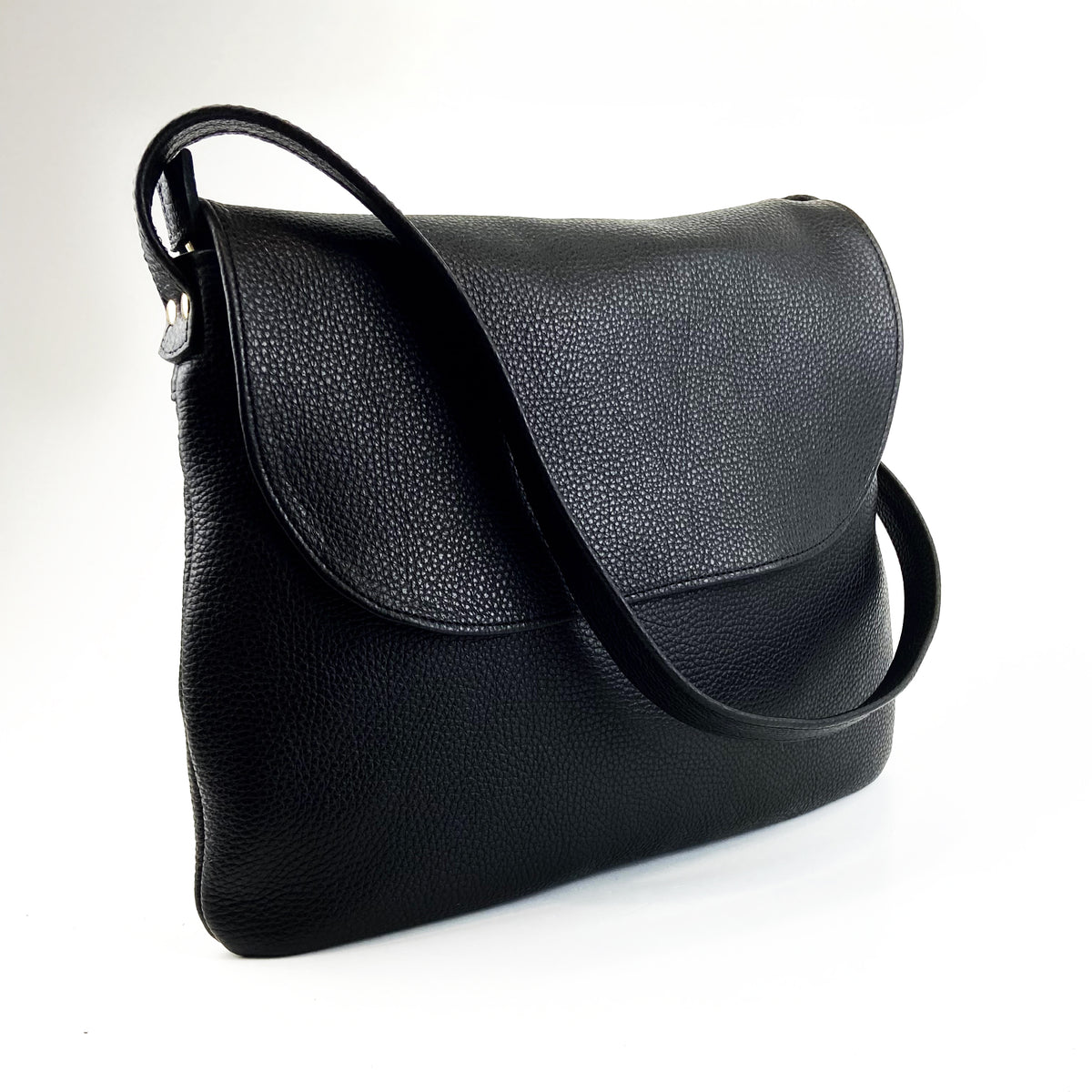 Minny Satchel with back pocket in black pebble leather