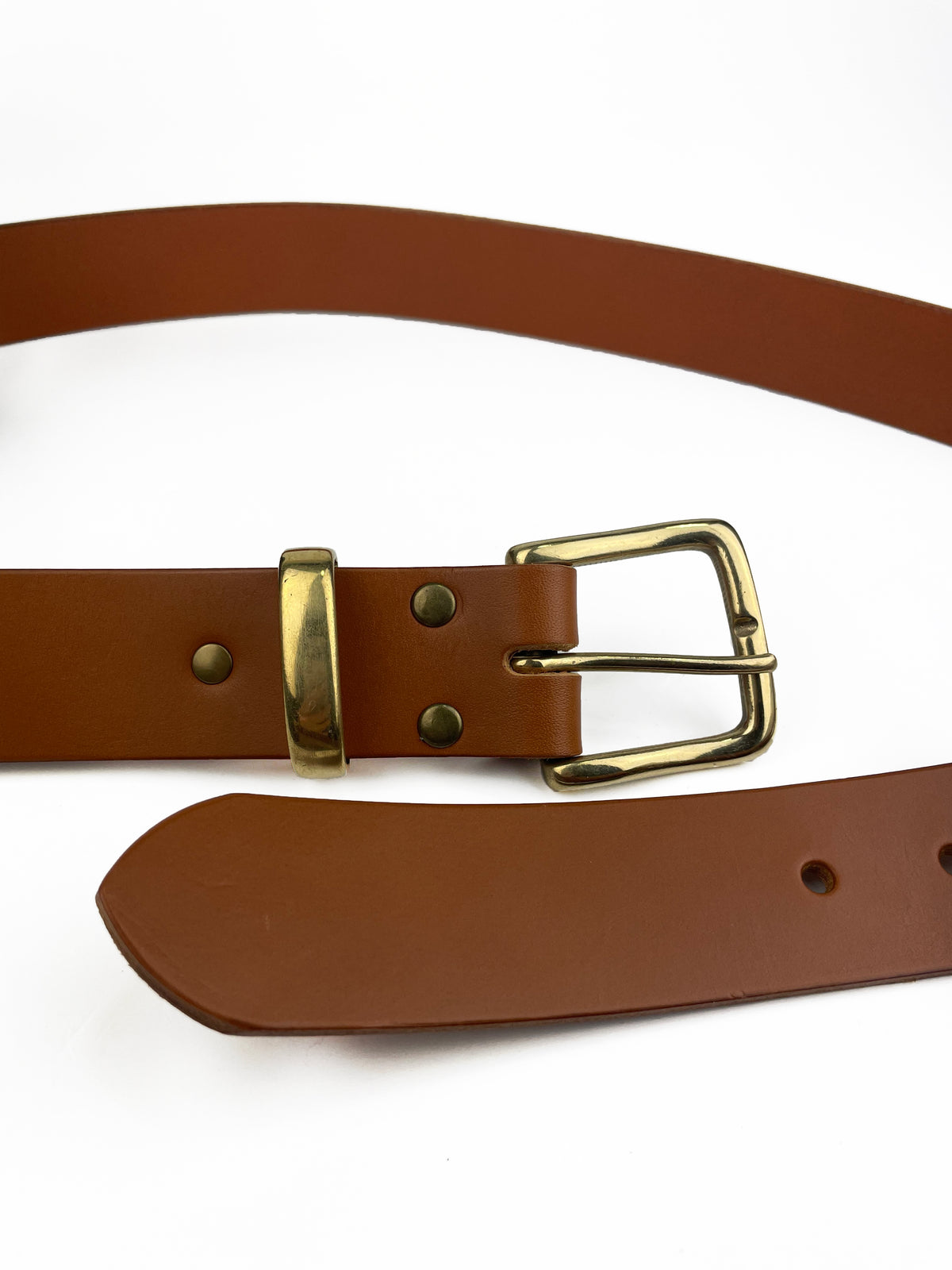 Saddlery hide belt in cognac