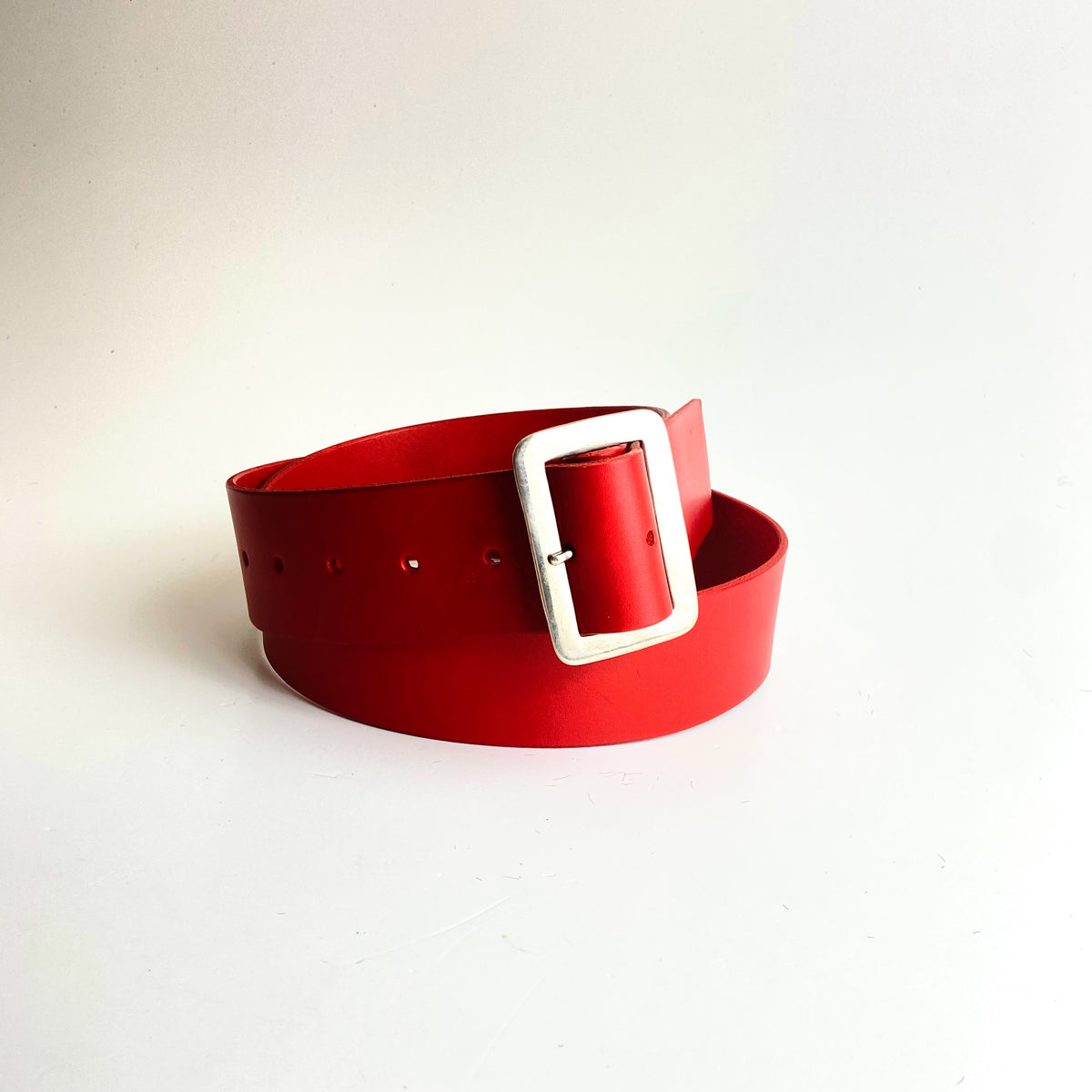 Saddlery hide wide belt in red.