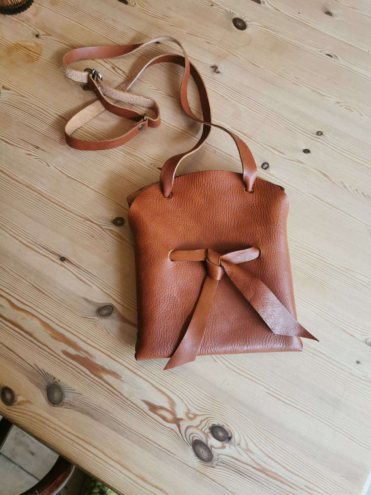 Slinger stitchless phone sling