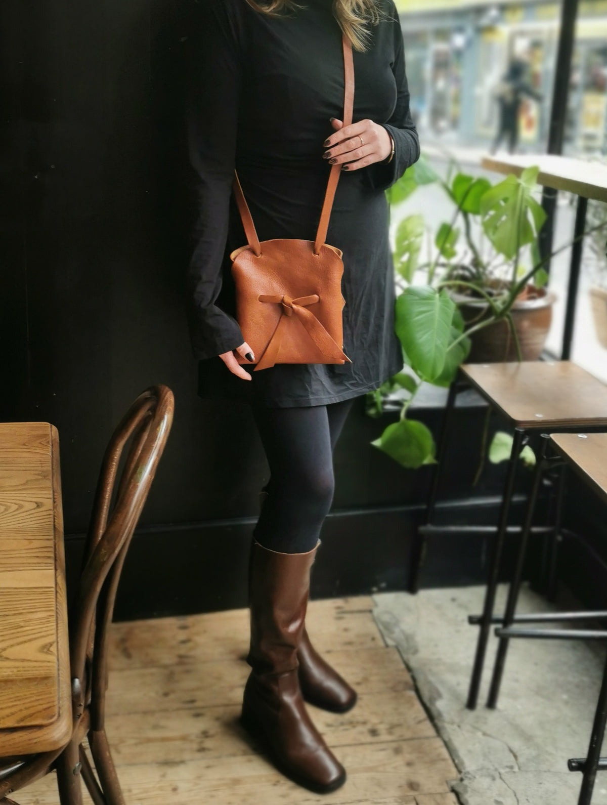 Slinger stitchless phone sling