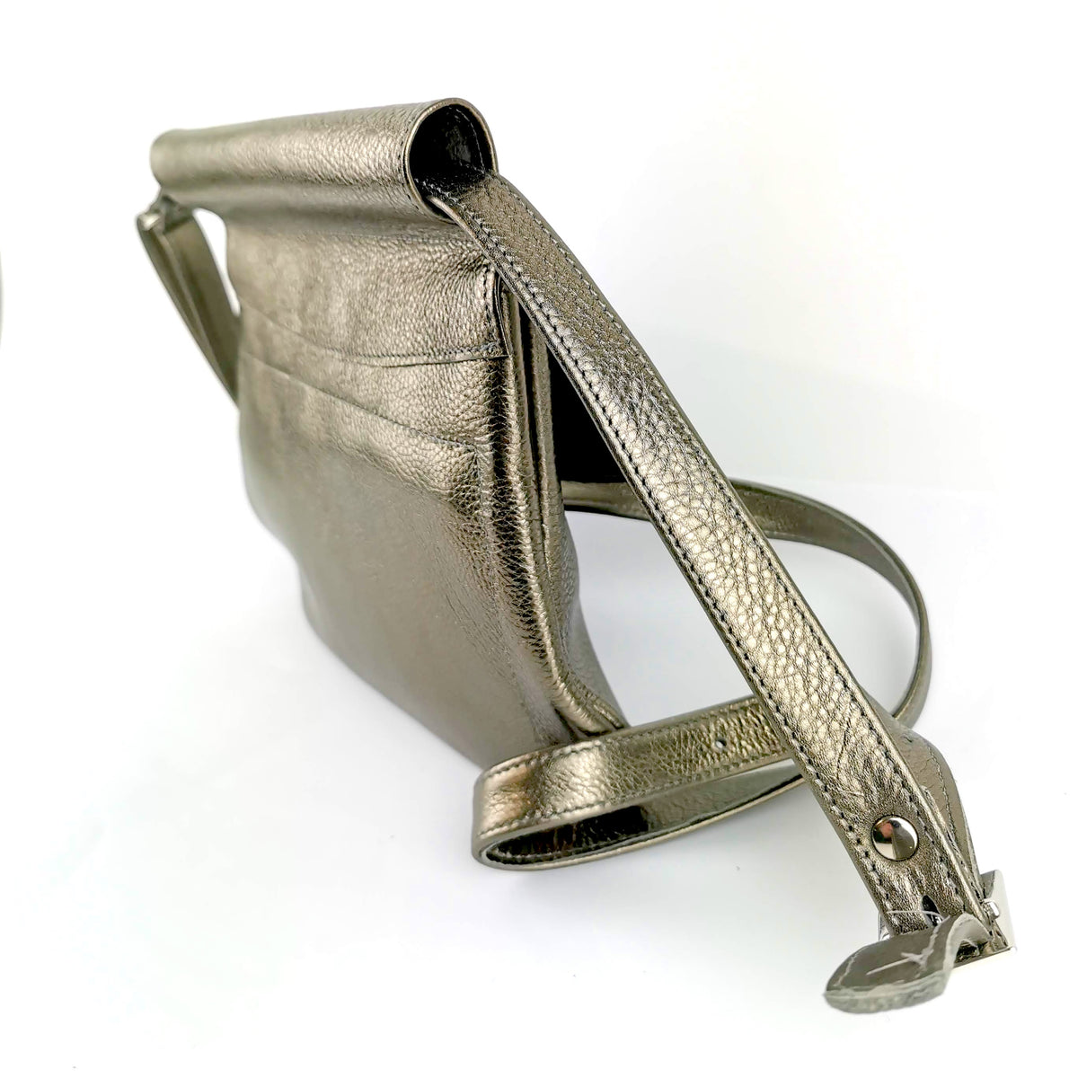 Mom belt bag in pewter foil leather