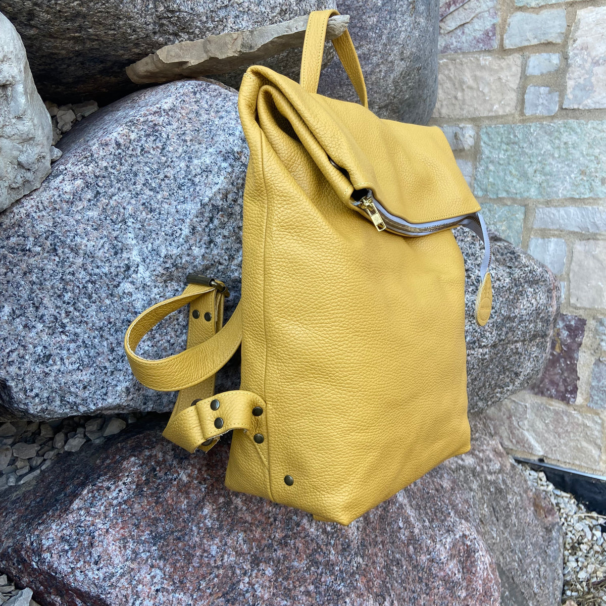 Nancy rucksack in yellow pebbled leather